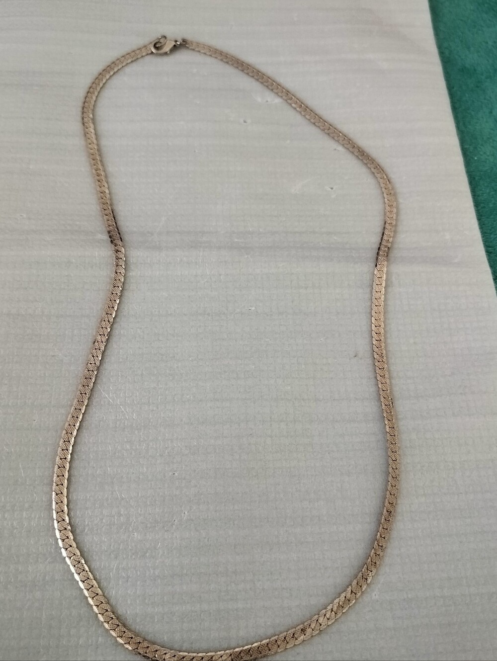 Vintage Gold Tone Flat Herringbone Chain Necklace – 18 Inch Liquid Gold Link